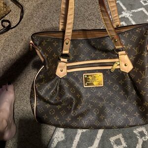 Large Brown Bag.  Inside zipper and 2 slip pockets and one outside zip pocket